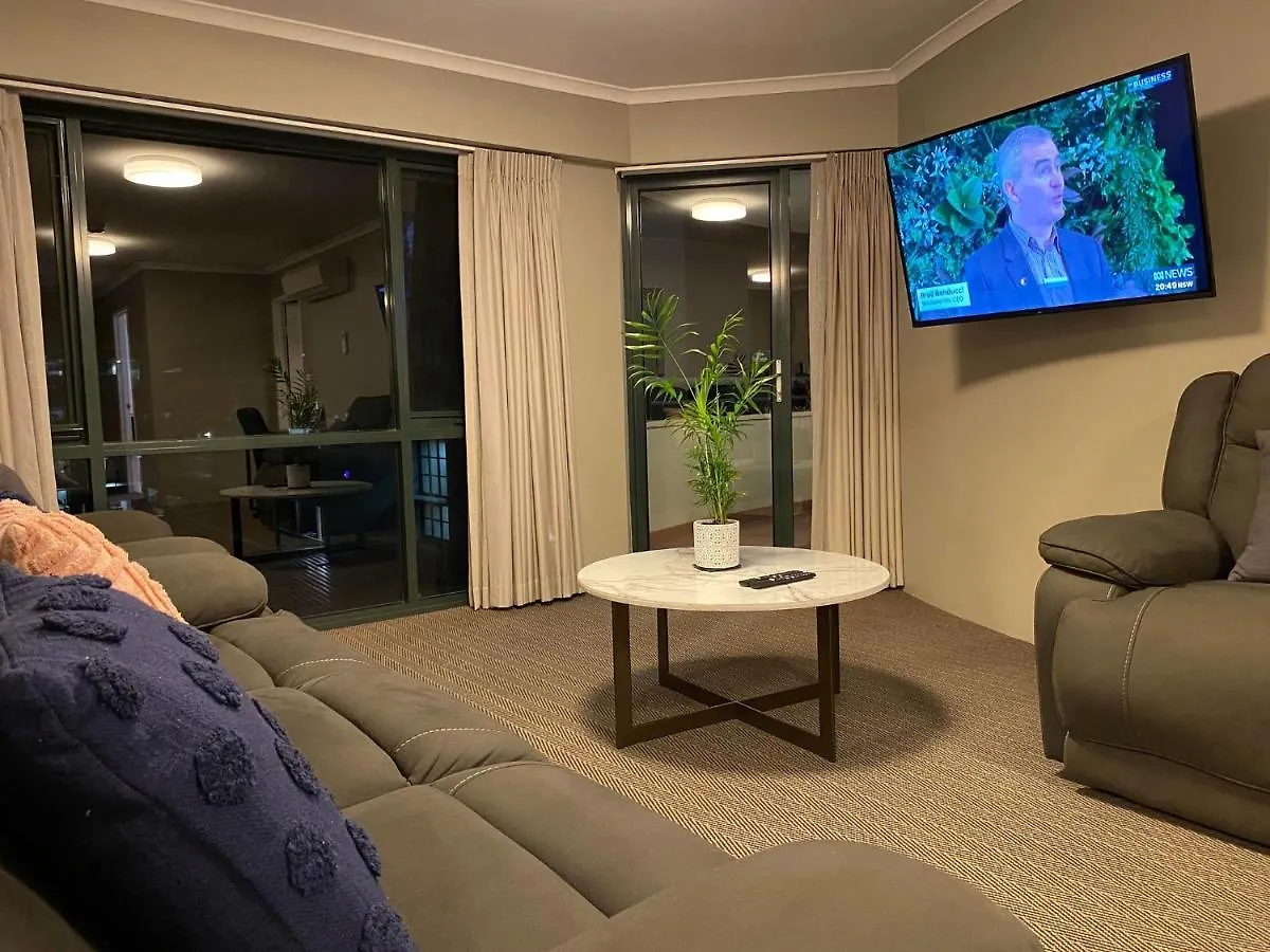 2 Bed 2 Bath Apartment In Braddon, Canberra - Pool, Gym And Free Parking Australia
